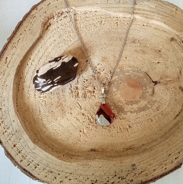 Náhrdelník s polodrahokamem, (1)