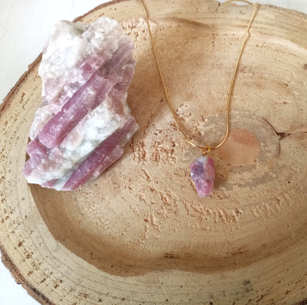 Náhrdelník s polodrahokamem, (1)