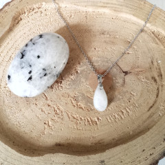 Náhrdelník s polodrahokamem, Měsíční kámen